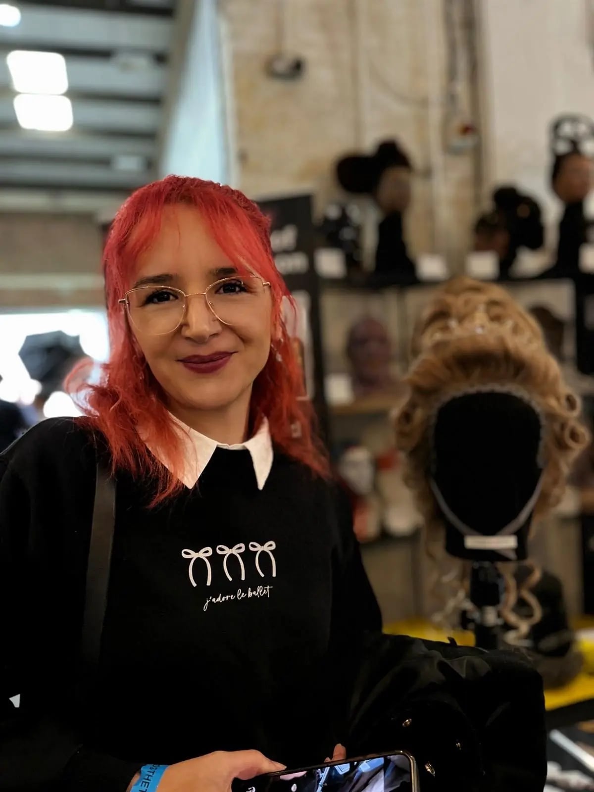 Luiza, hairstylist LuizaHairArt, la un eveniment de coafură